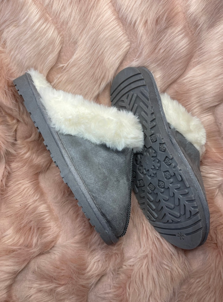 Grey faux fur women’s slippers 
