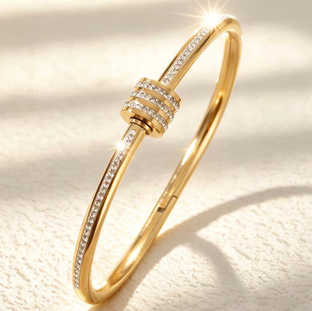 Gold bracelet with diamond accents