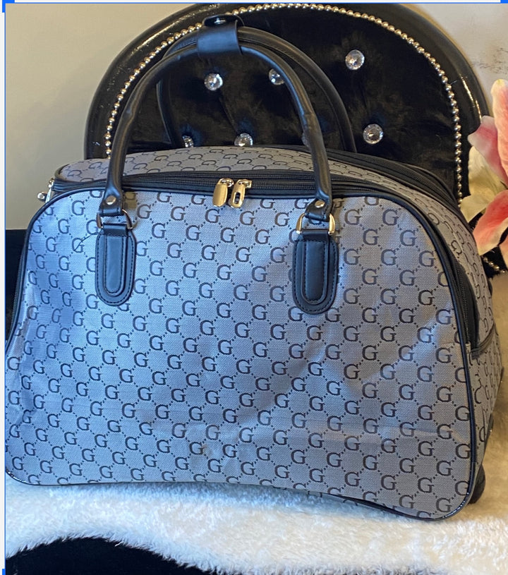 Large Grey holdall with wheels and disguised handle with G letter in black printed across the holdall