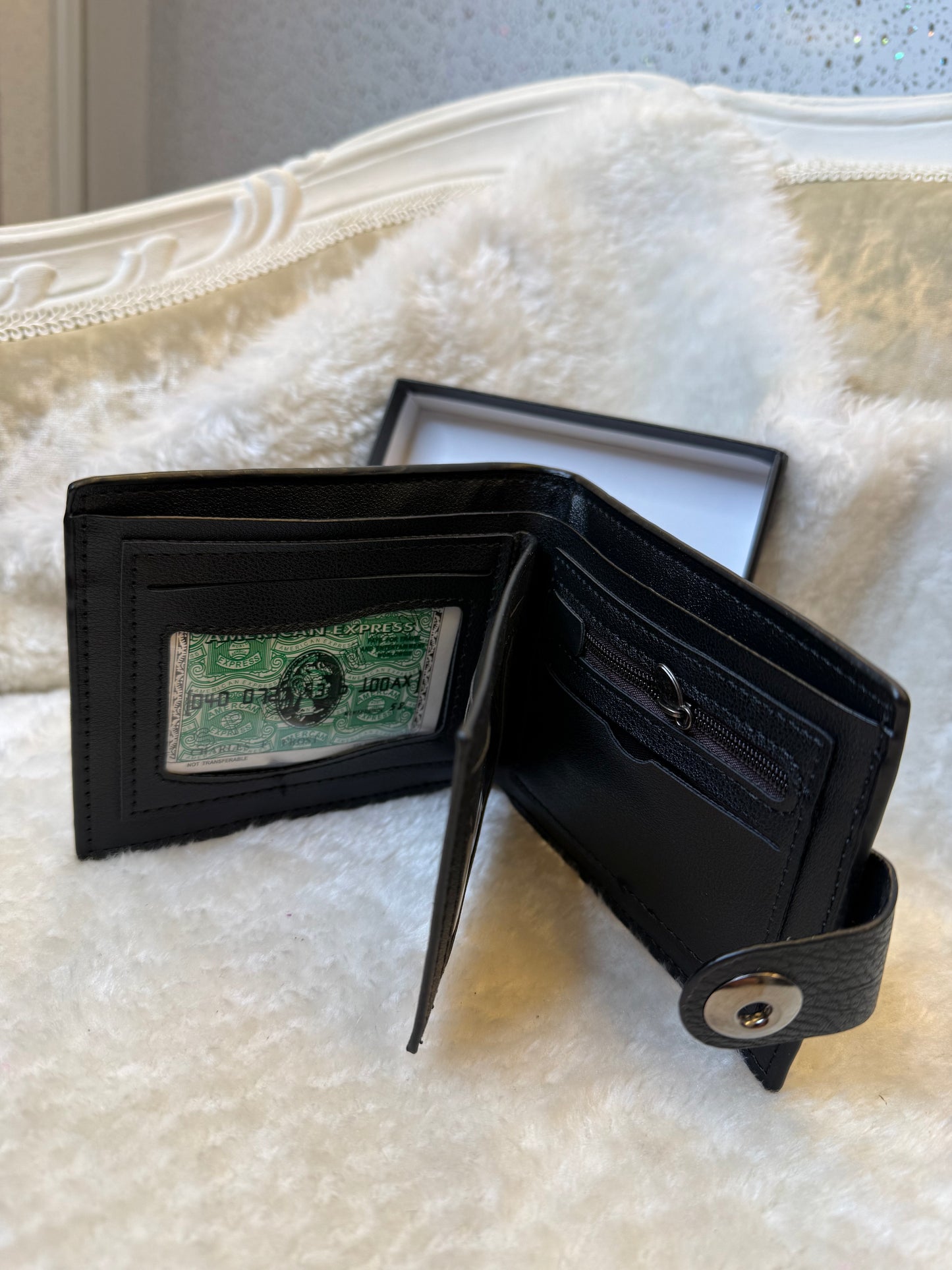 Men’s black wallet