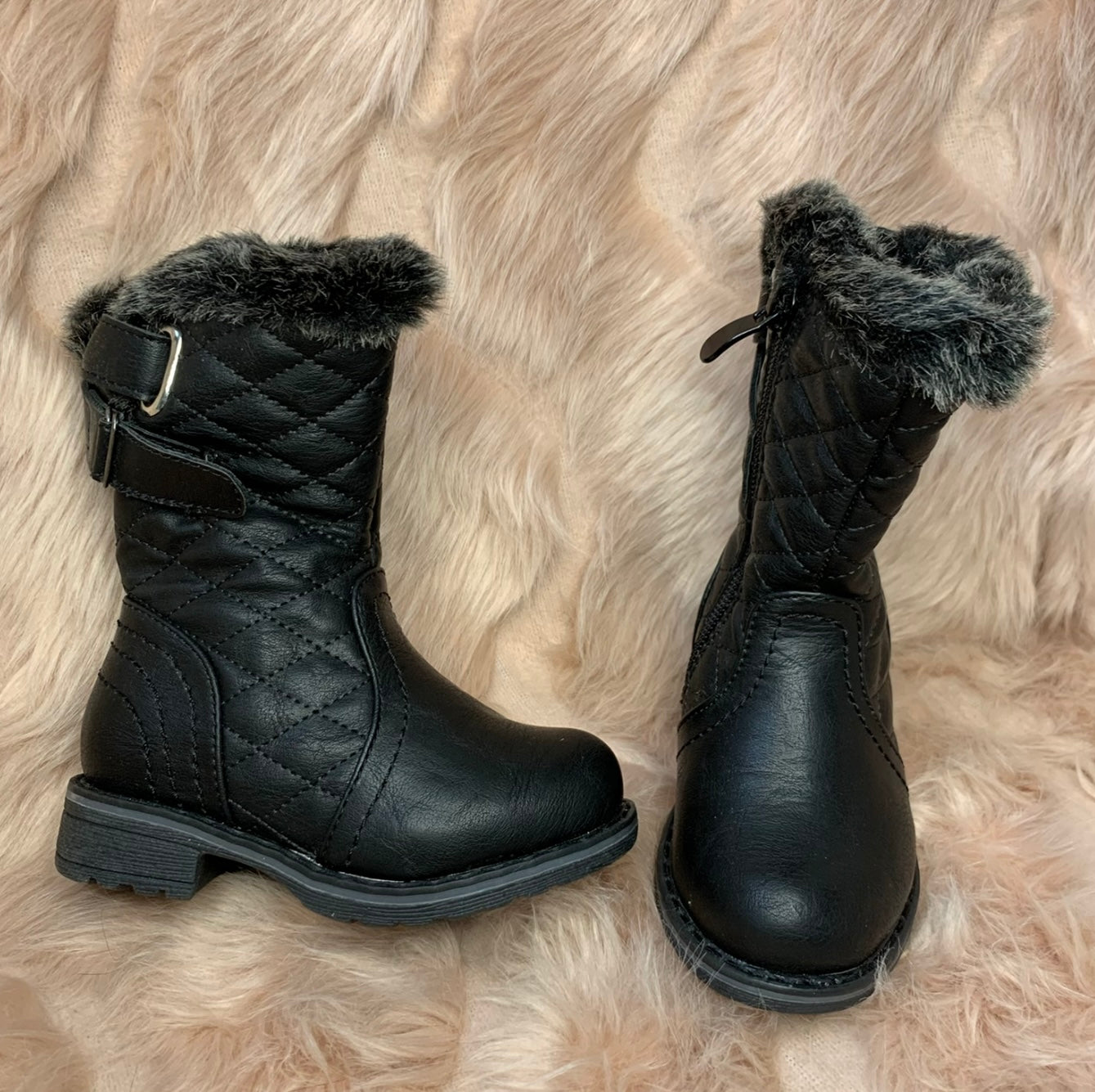 Kids long boots with grey fur