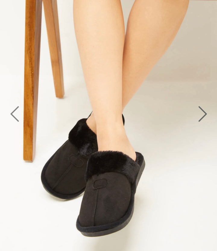 Black faux fur slip on slippers 