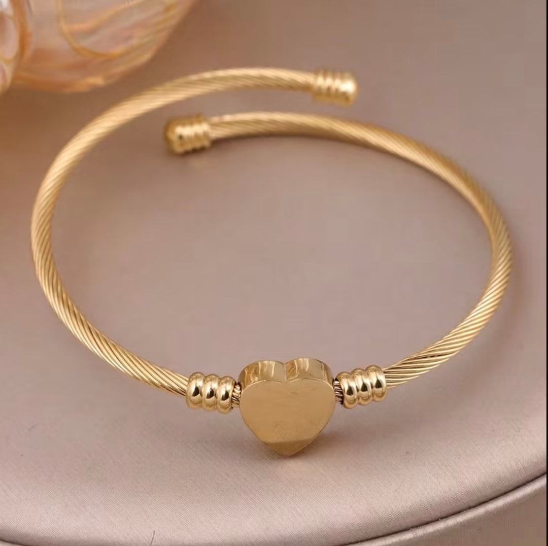 Colourful heart bangle set