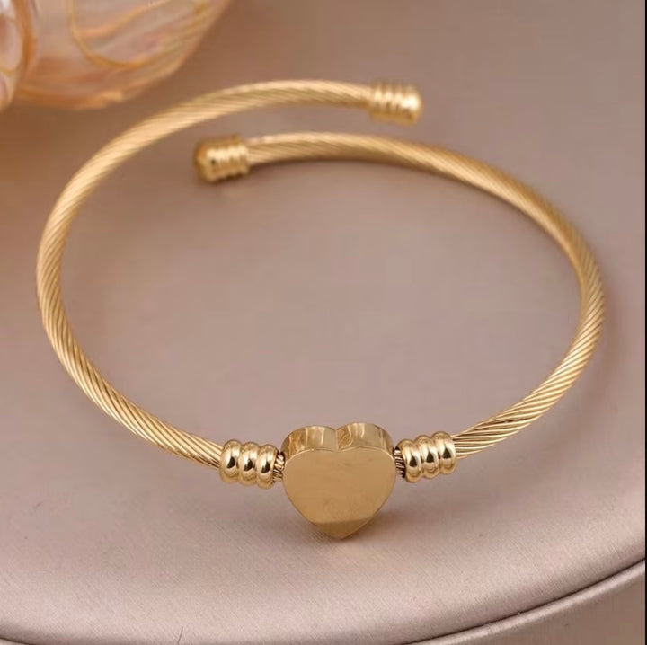 Colourful heart bangle set