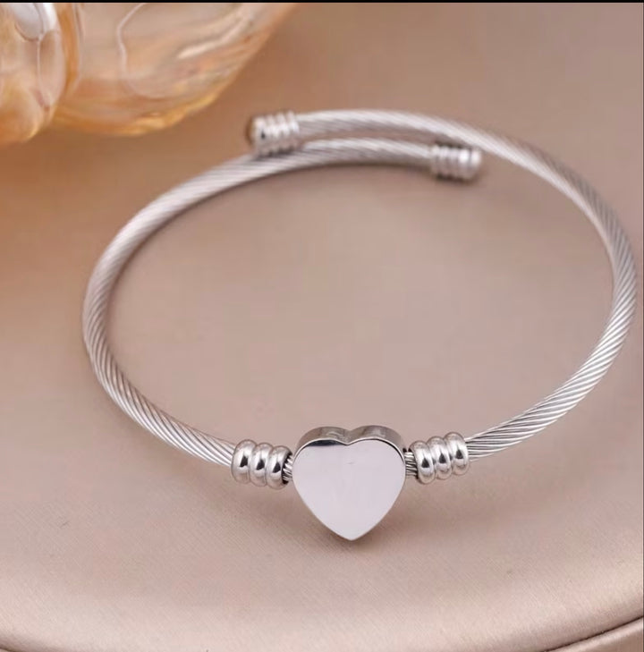 Colourful heart bangle set