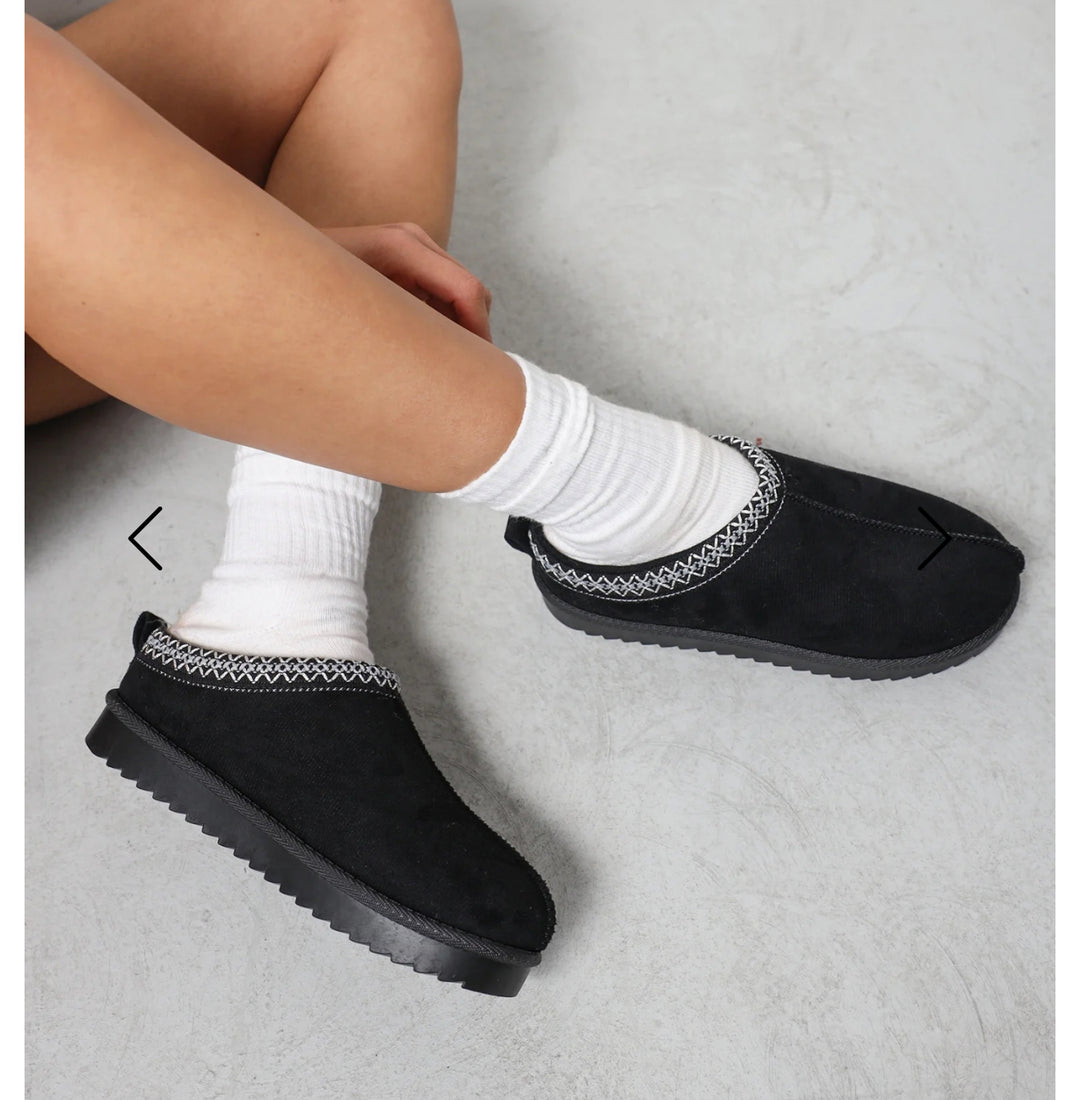 Black faux suede slippers with fur
