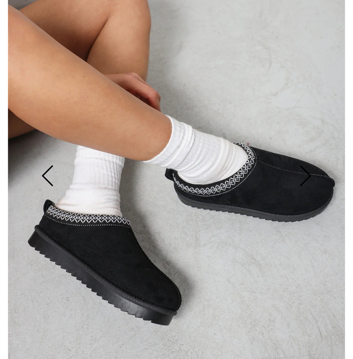 Black faux suede slippers with fur