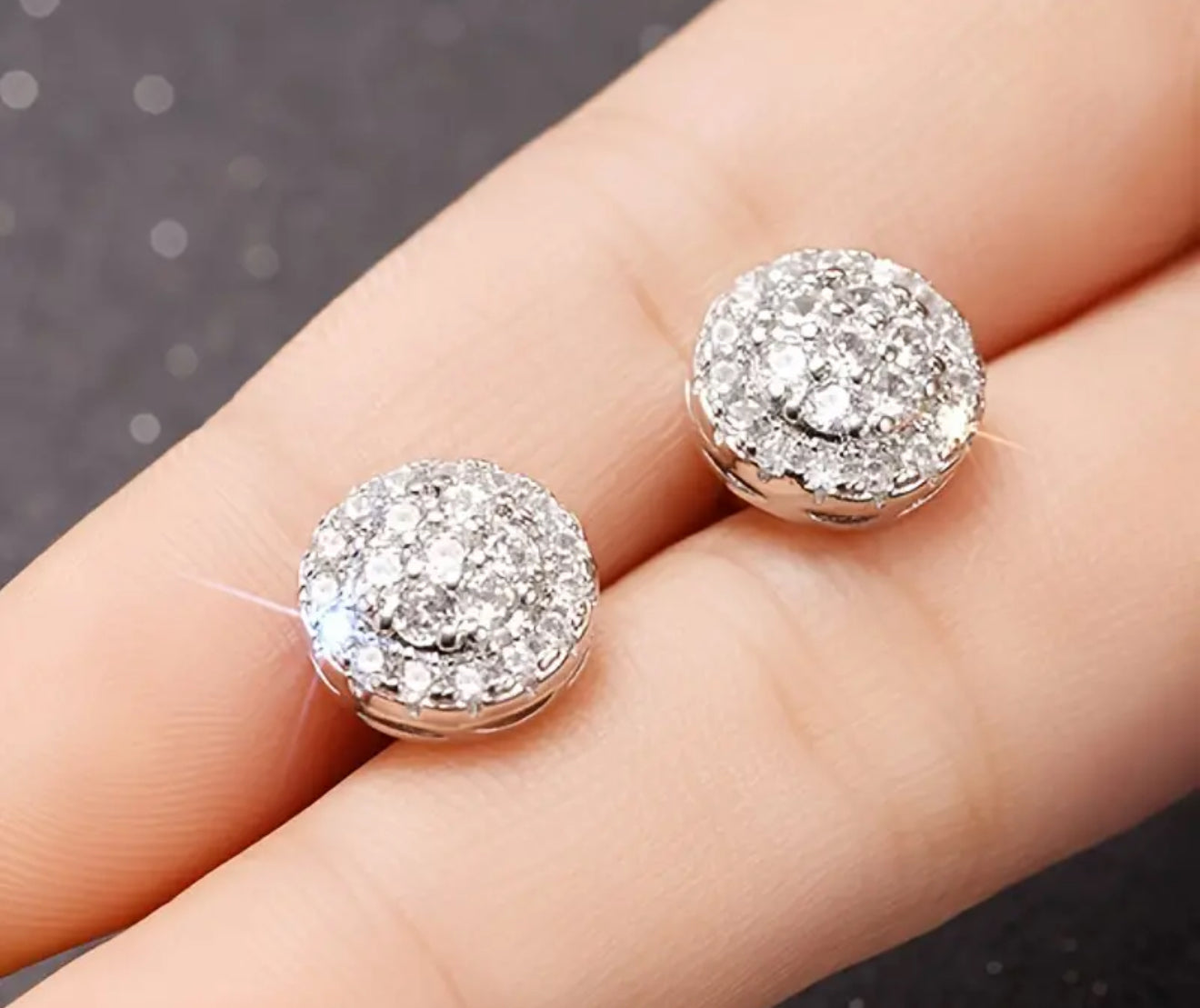 Round stud zirconia earrings