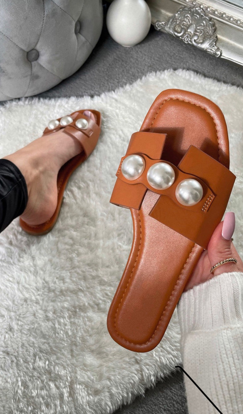 Tan Pearl Sliders