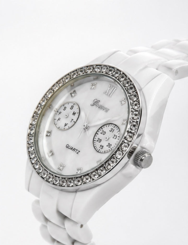 White Crystal Bezel Bracelet Watch – Elegant Women’s Quartz Watch