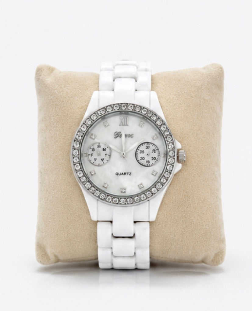 White Crystal Bezel Bracelet Watch – Elegant Women’s Quartz Watch