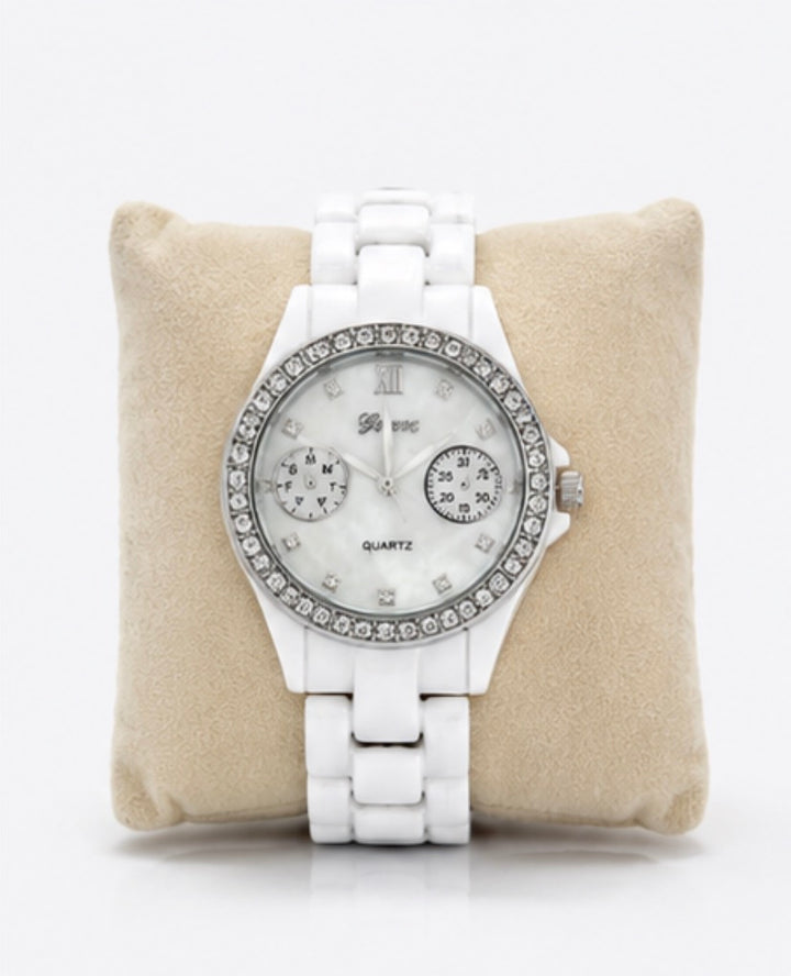 White Crystal Bezel Bracelet Watch – Elegant Women’s Quartz Watch