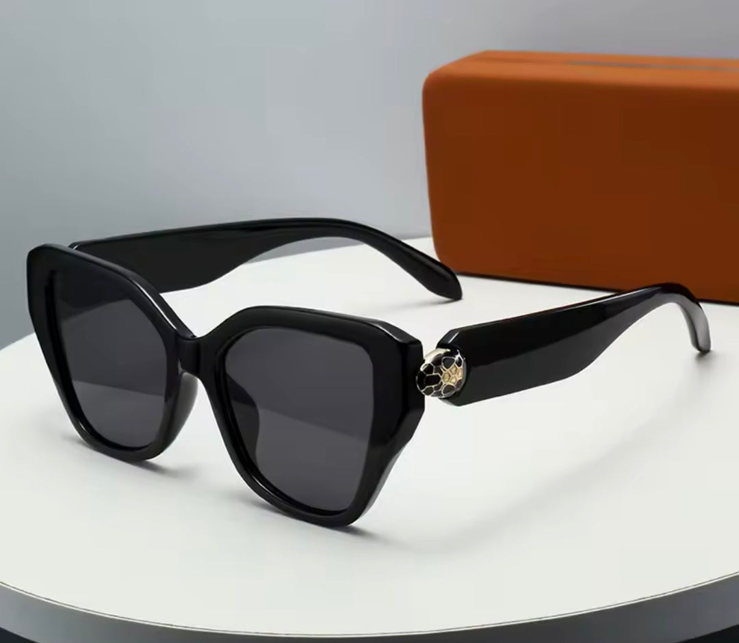 Luxury Black Oversized Sunglasses with Gold Serpent Detail Arms