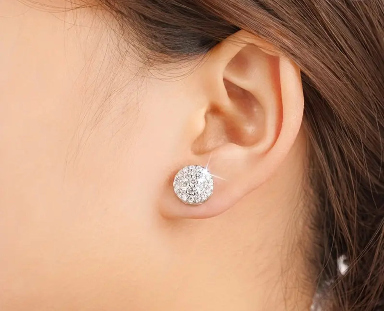 Round stud zirconia earrings