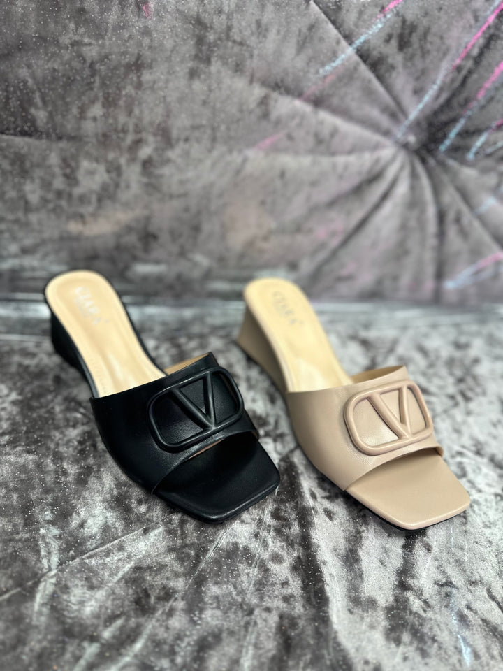 Black and beige wedge sliders with letter detail 