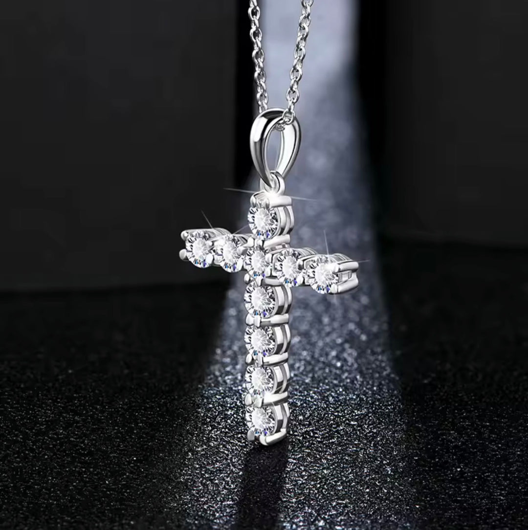 Delicate Round Cut Crystal Pendant Necklace