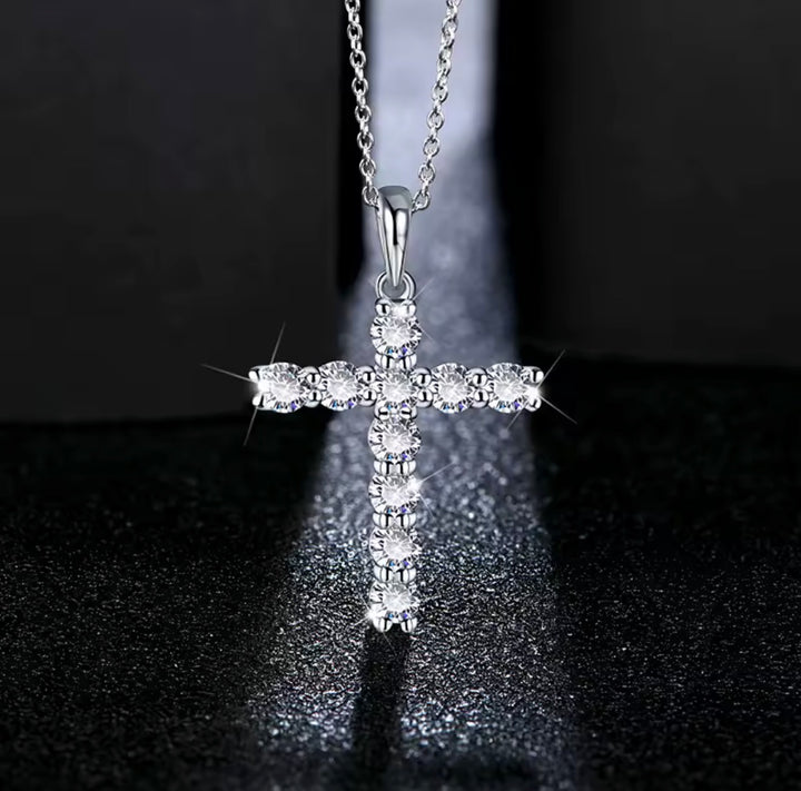 Delicate Round Cut Crystal Pendant Necklace