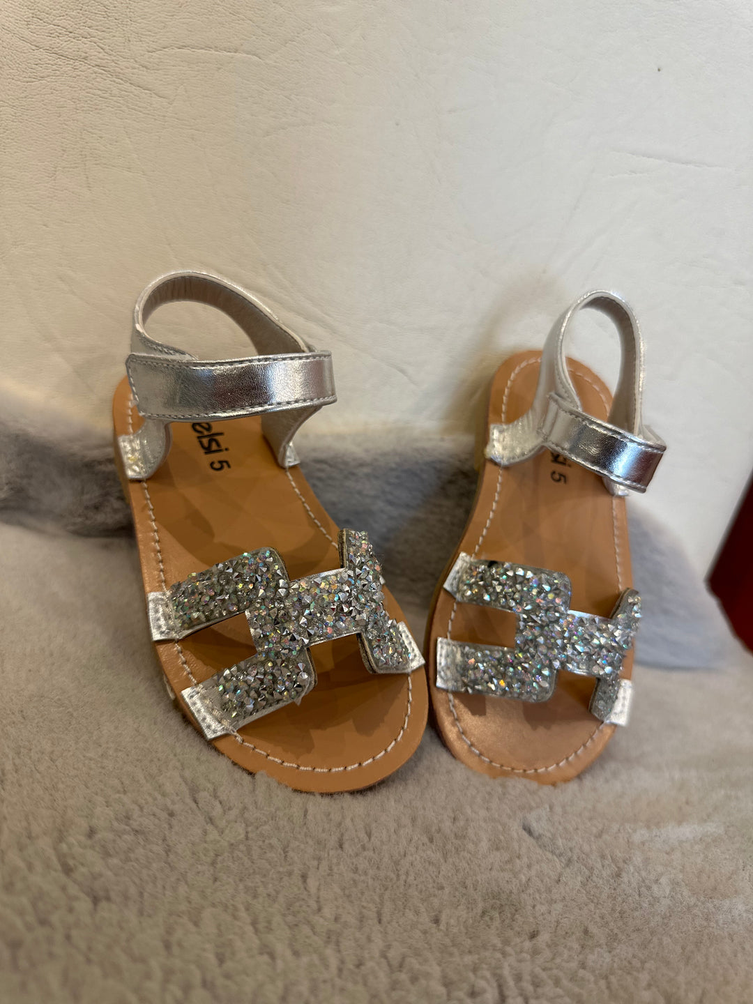 A pair of little girl&
