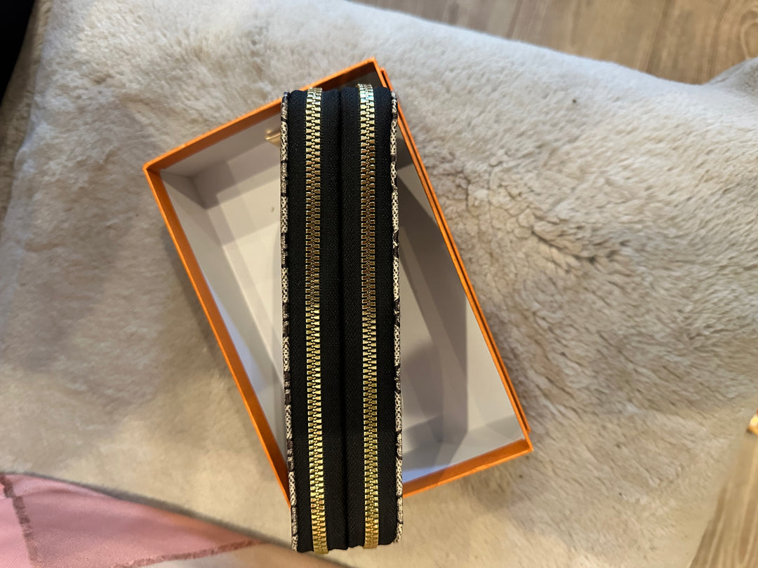 Double zip print purse