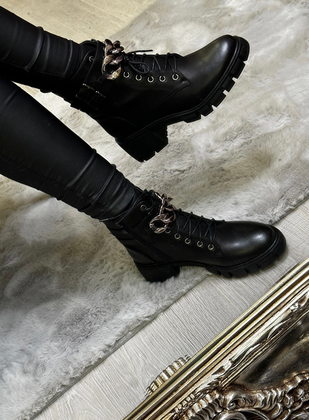 Black ankle boot lace up with chain