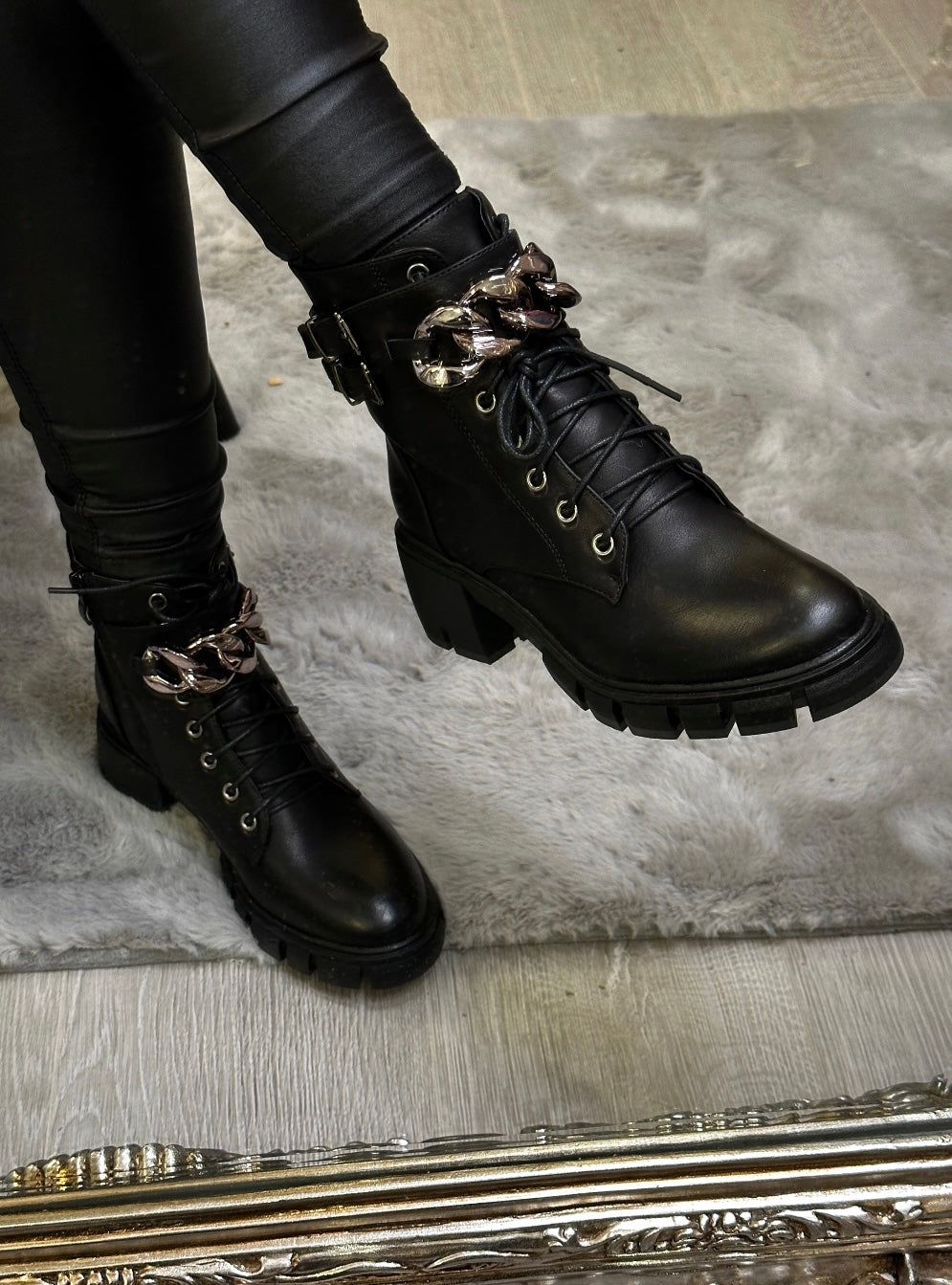 Black ankle boot lace up with chain